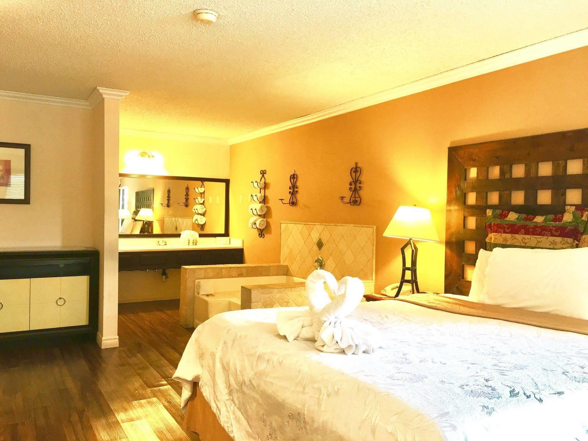 The Lemon Tree Hotel Anaheim Bagian luar foto
