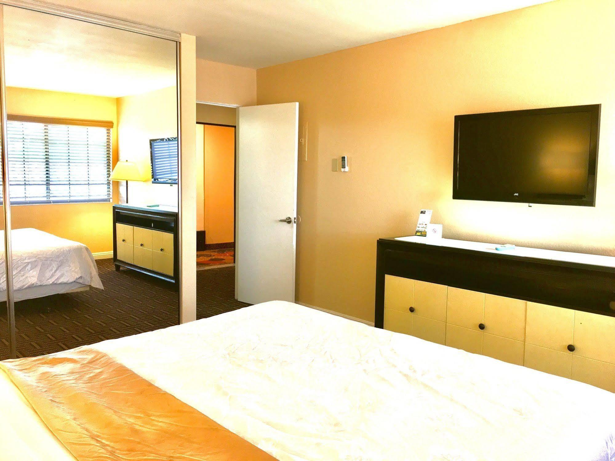 The Lemon Tree Hotel Anaheim Bagian luar foto