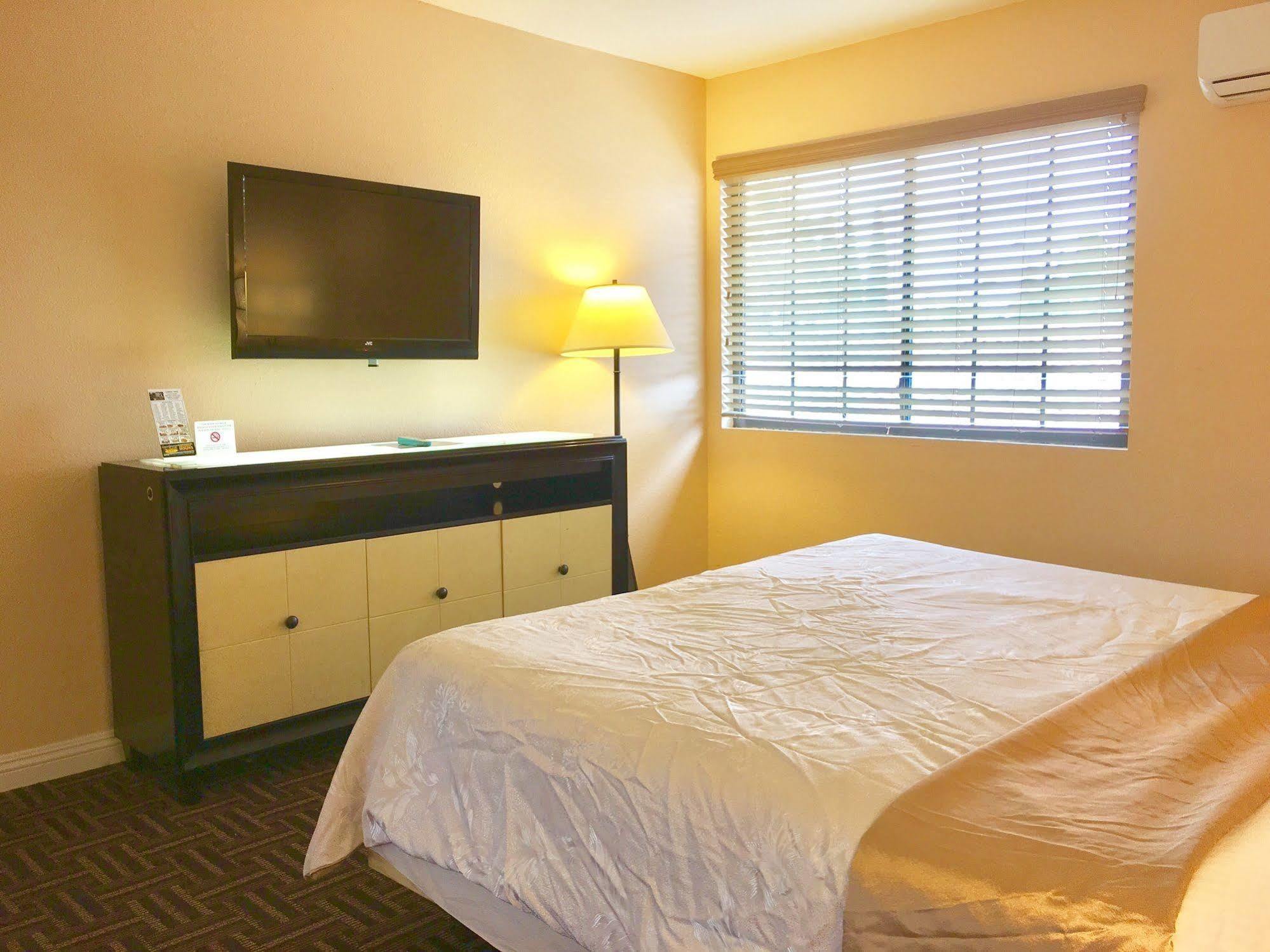 The Lemon Tree Hotel Anaheim Bagian luar foto
