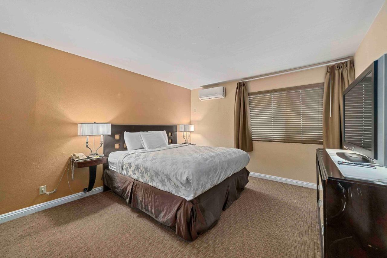The Lemon Tree Hotel Anaheim Bagian luar foto
