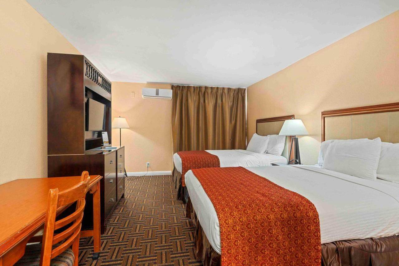 The Lemon Tree Hotel Anaheim Bagian luar foto
