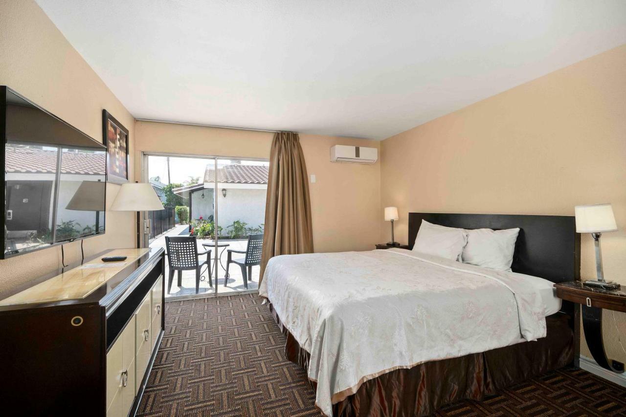 The Lemon Tree Hotel Anaheim Bagian luar foto