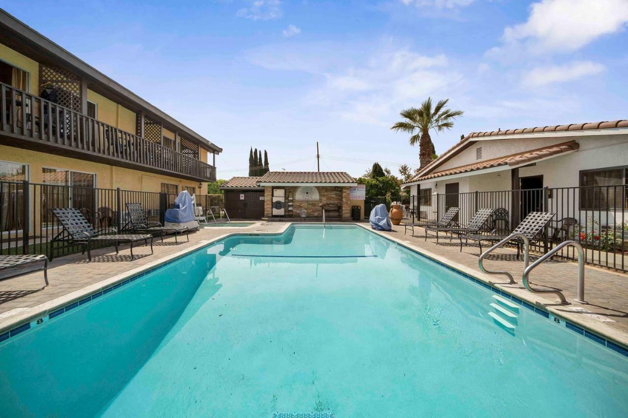 The Lemon Tree Hotel Anaheim Bagian luar foto