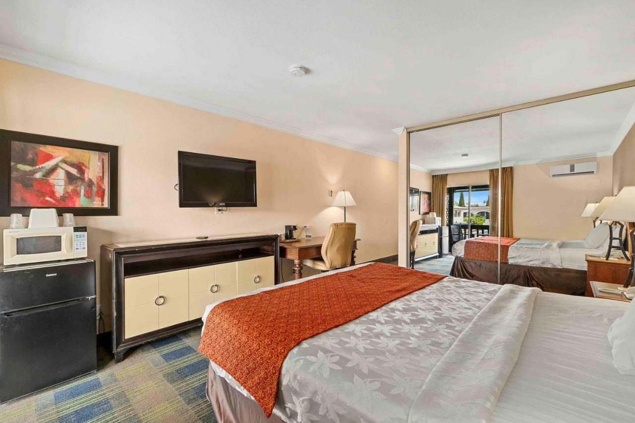 The Lemon Tree Hotel Anaheim Bagian luar foto