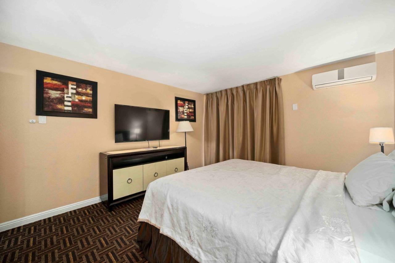 The Lemon Tree Hotel Anaheim Bagian luar foto
