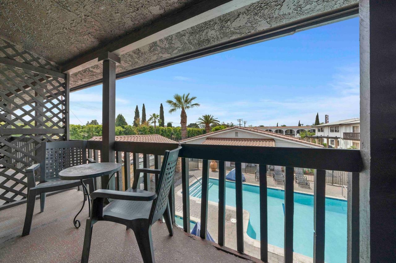 The Lemon Tree Hotel Anaheim Bagian luar foto
