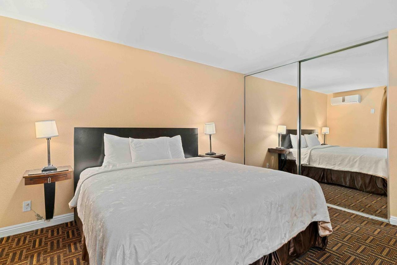 The Lemon Tree Hotel Anaheim Bagian luar foto
