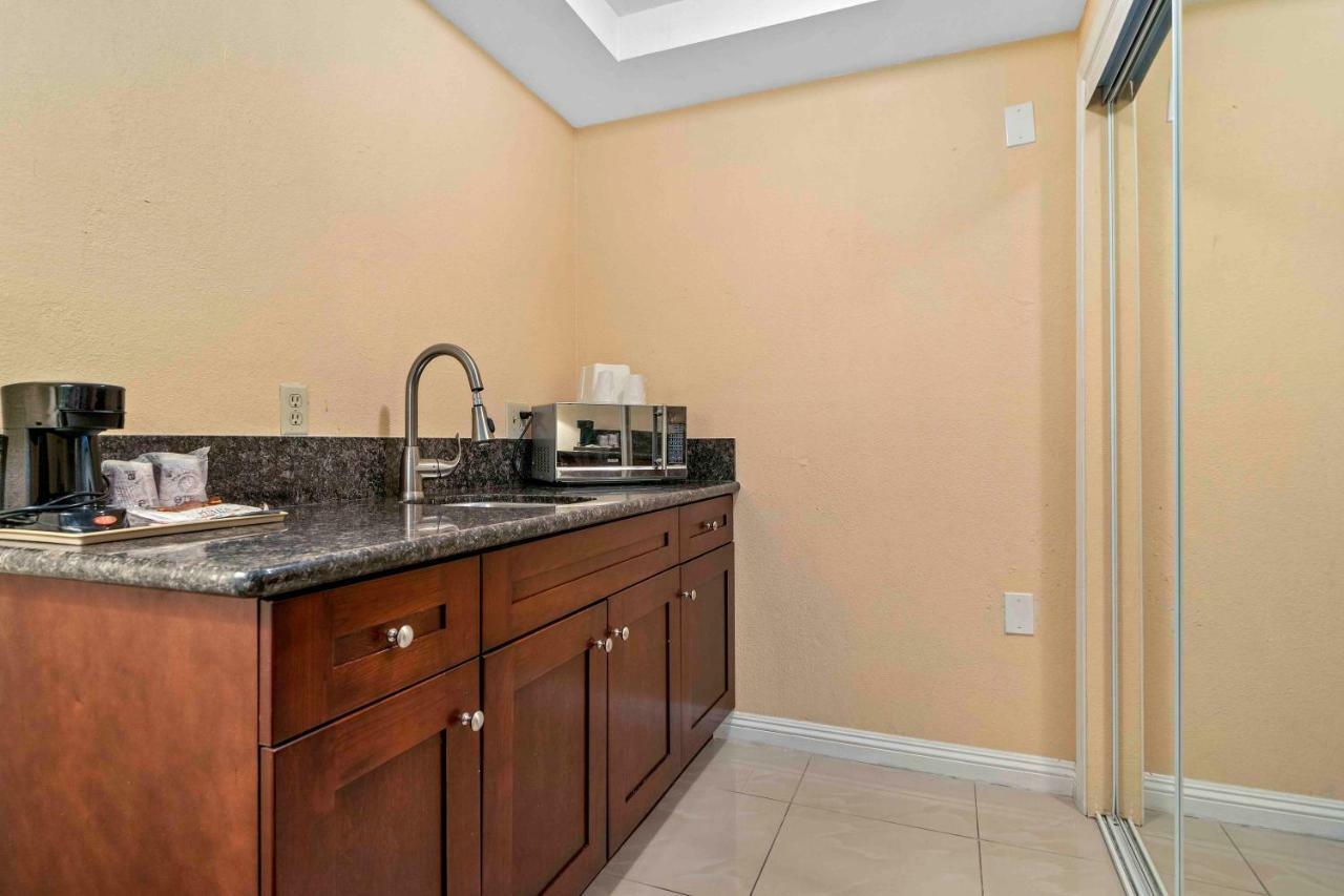 The Lemon Tree Hotel Anaheim Bagian luar foto